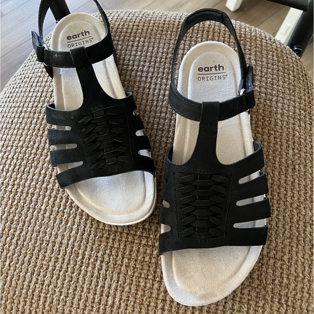 NWT EARTH BLACK SAILA SANDAL 9W